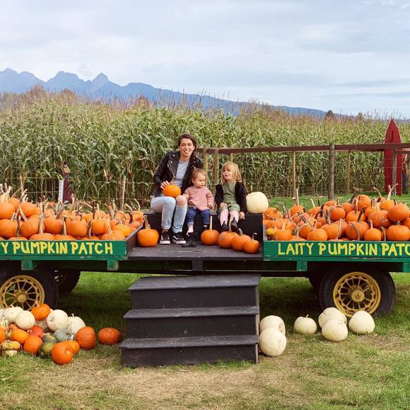 Meet your Posher, Sara - Picture 1 of 1